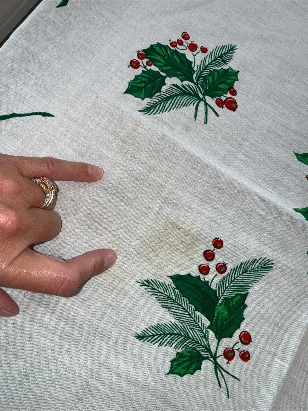 Vintage Christmas holiday tablecloth Pointsettias rectangle rounded corners